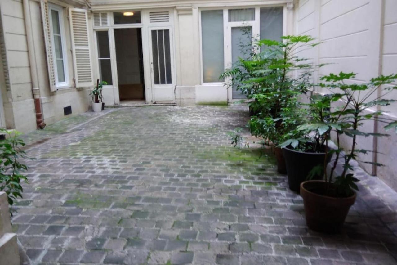 Very French Two Bedroom In The Heart Of Paris Extérieur photo